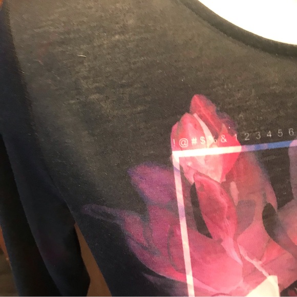 Cute Navy Blue Graphic Tee - Size Medium - Picture 4 of 7